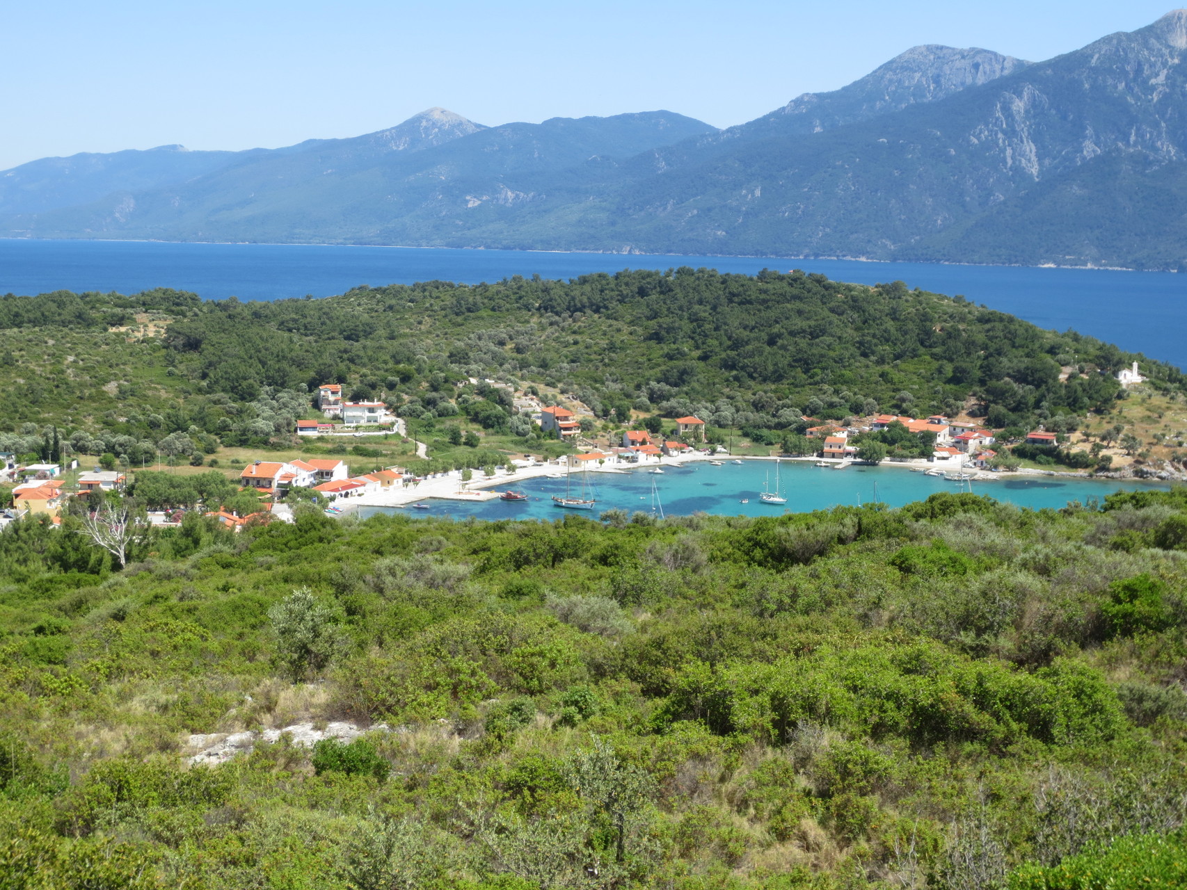 Possidonio.., äusserer Südosten von Samos. Winziger Küstenweiler mit perfekt gelegener Taverne