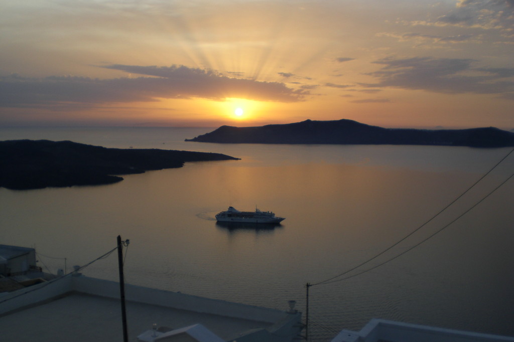 Sonnenuntergang in Fira (Hauptort der Insel)