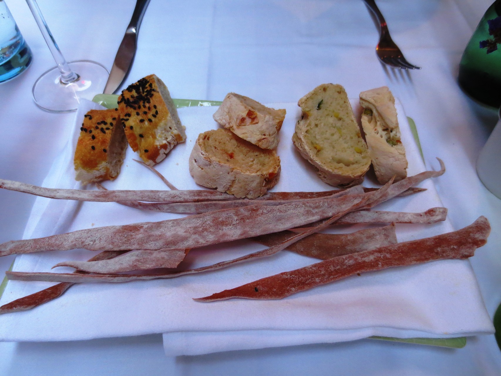 Gardone Riviera: Ein Abendessen in den malerischen Gassen des Altstädtchens (im Bild: Spezielle Brot-Beilage)