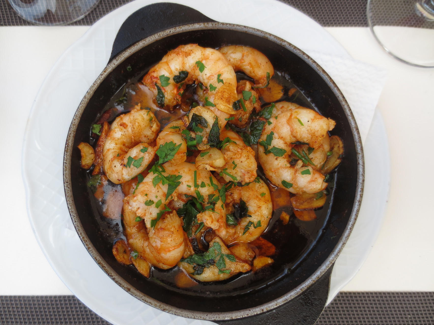 San Juan de la Rambla - Las Aguas - Restaurante La Escuela. Im Bild: Langostinos al Ajillo