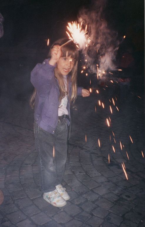 ...und auch Cristiana vergnügt sich mit ungefährlichen Feuerwerkskörpern