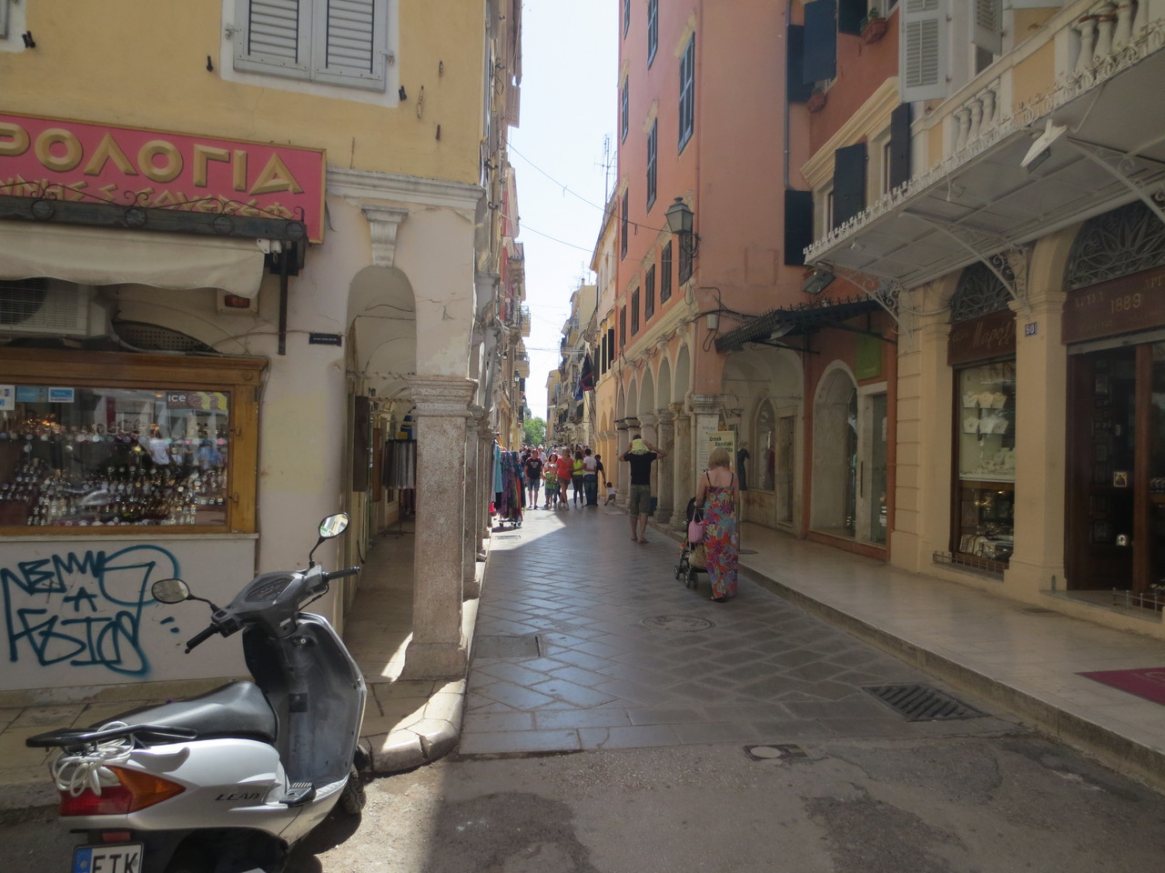 Inselhauptstadt Kerkyra auf Korfu. Ladenbummel und Stadtbesichtigung (auf eigene Faust)