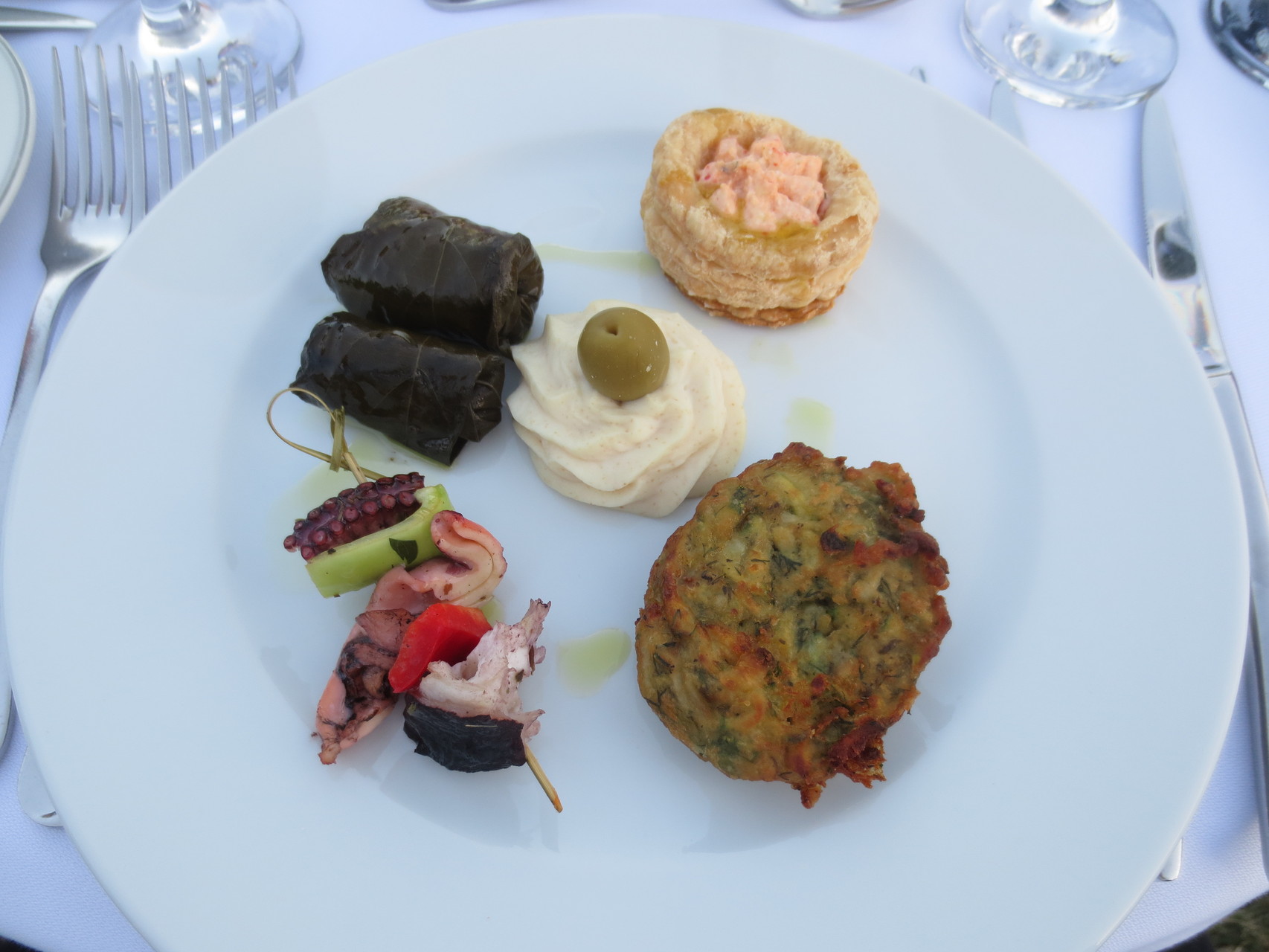 Pythagorio, Proteas Blu Ressort (unsere Ferienresidenz). Hochzeitsessen auf griechisch..., im Bild: Greek Meze (griechische Vorspeise)