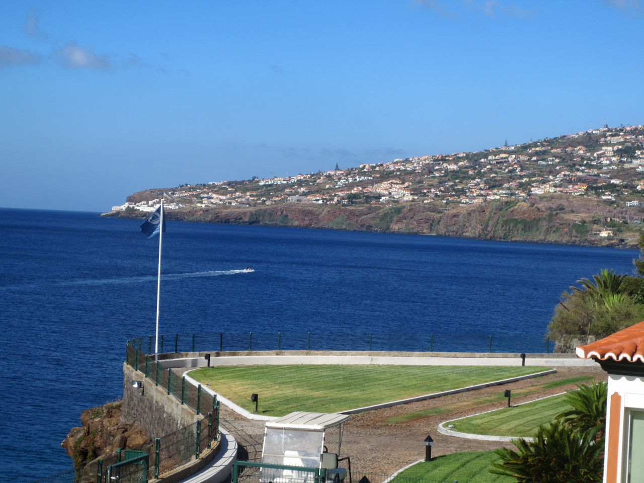 Santa Cruz - Estalagem Albatroz (Hotelanlage; unsere Residenz im Südosten der Insel).