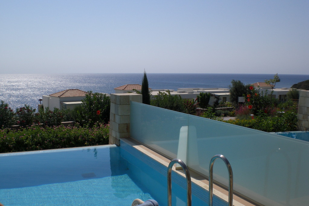 Lachania-Beach (Atrium Prestige Hotel & Spa): Blick von der Hotelzimmer-Veranda auf Private Pool Richtung Süd-Westen