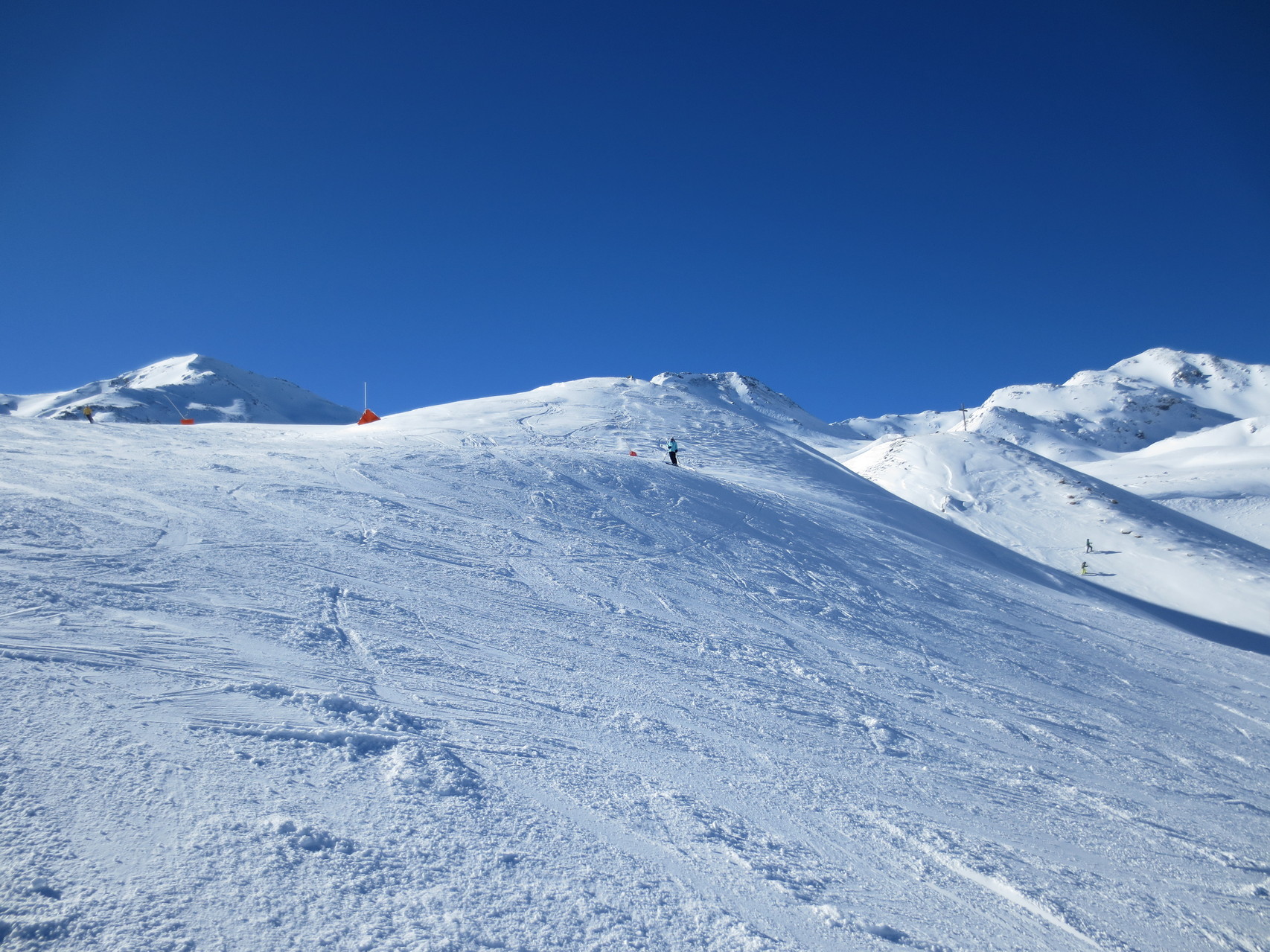 Hier eine Aufnahme knapp unter dem Ginals-Gipfel. Tolles Wetter, gute Sicht.., rundum ein klassisch schöner Skisport-Tag in den Walliser-Alpen.
