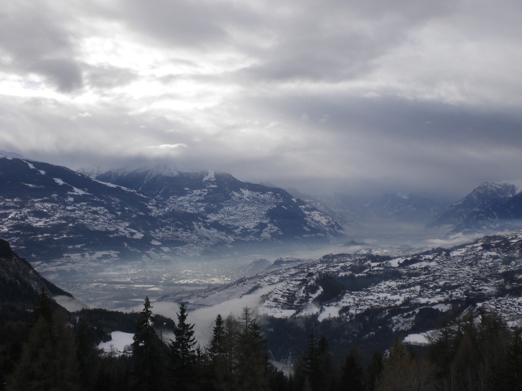Blick auf's Unterwallis (unterhalb Crans Montana)
