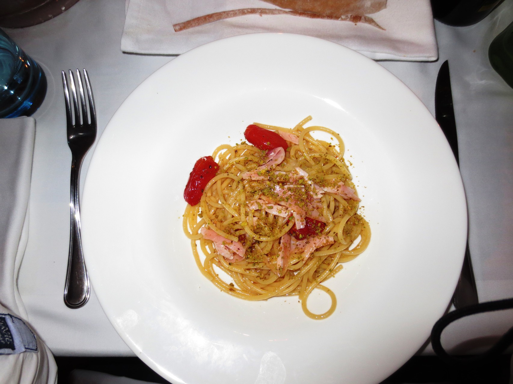 Gardone Riviera: Ristorante La Taverna - im Bild "Spaghetti mit Schwertfisch und Cherrytomätchen".