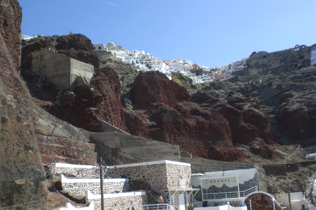 Ammoudi - malerischer kleiner Hafen unterhalb von Oia im Inselnorden