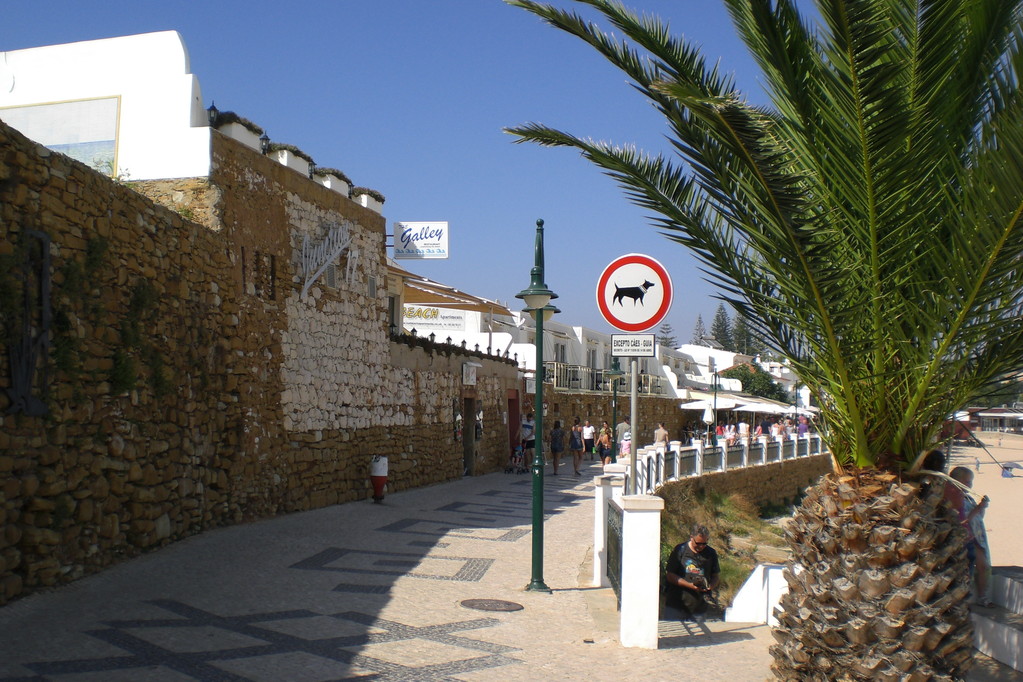Luz, Algarve: Kleinstädtchen Luz - Promenade
