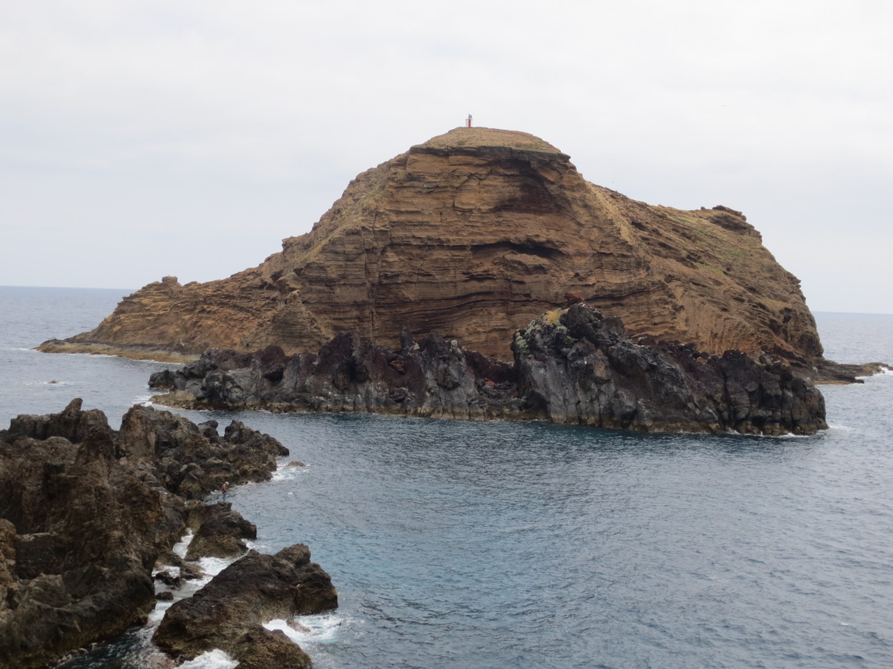 Porto Moniz.., im Nordwesten der Insel Madeira. Interessantes Dorf auf der Wolkenseite des Eilands.