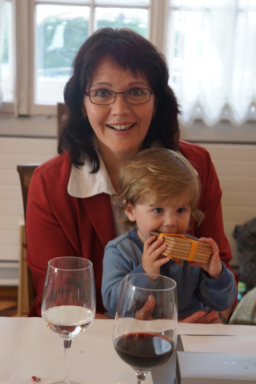 Hier Suzi mit Klein-Matteo, der sich sichtlich wohl fühlt