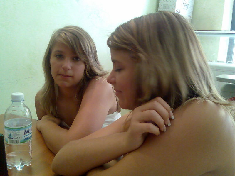 Michela und Cristiana in einem Lido in Tortoreto