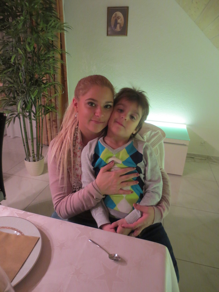 Michela mit ihrem Söhnchen Nico