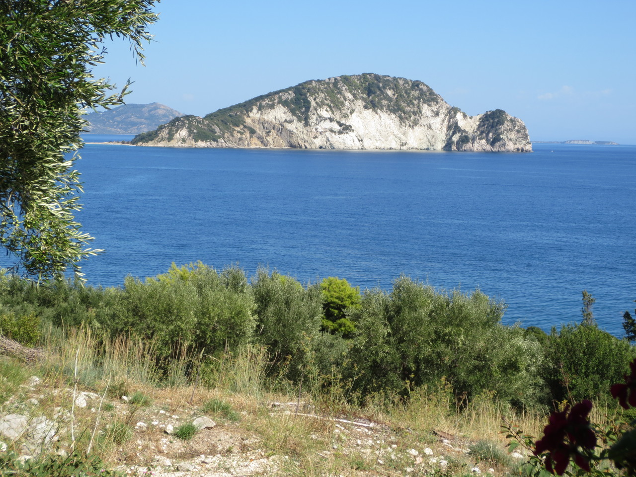 Blick von unserer Stammtaverne Marathia Star aus Richtung Marathonisi Island (Lagana's Bay)