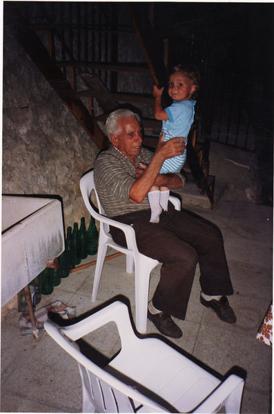 Viel Geduld hat Urgrossvater Antonio† mit dem Kleinsten (Giorgio)