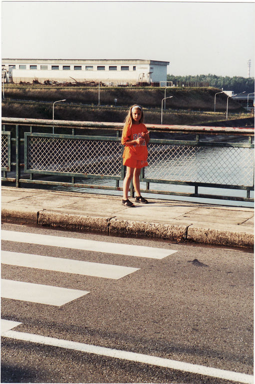 Michela auf der Grenzbrücke (bereits auf französischem Boden)