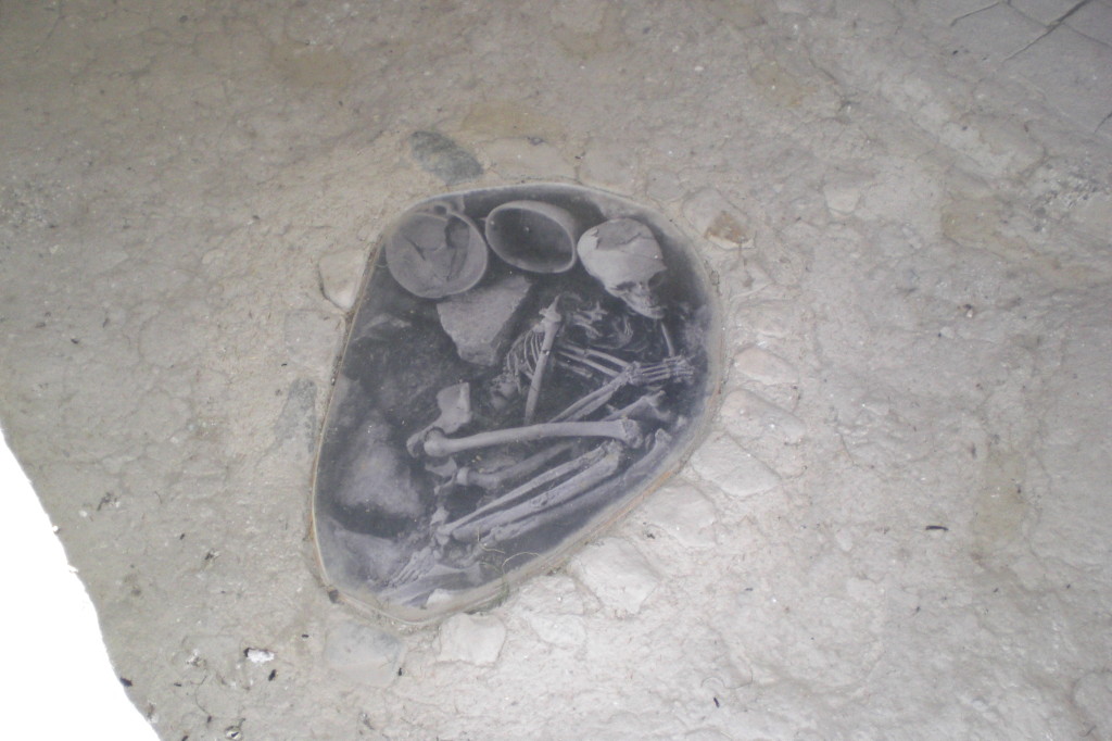 Die besterhaltene von  rund 50 für die Jungsteinzeit nachweisbaren Siedlungen auf Zypern (ca. 8000 Jahre alt)