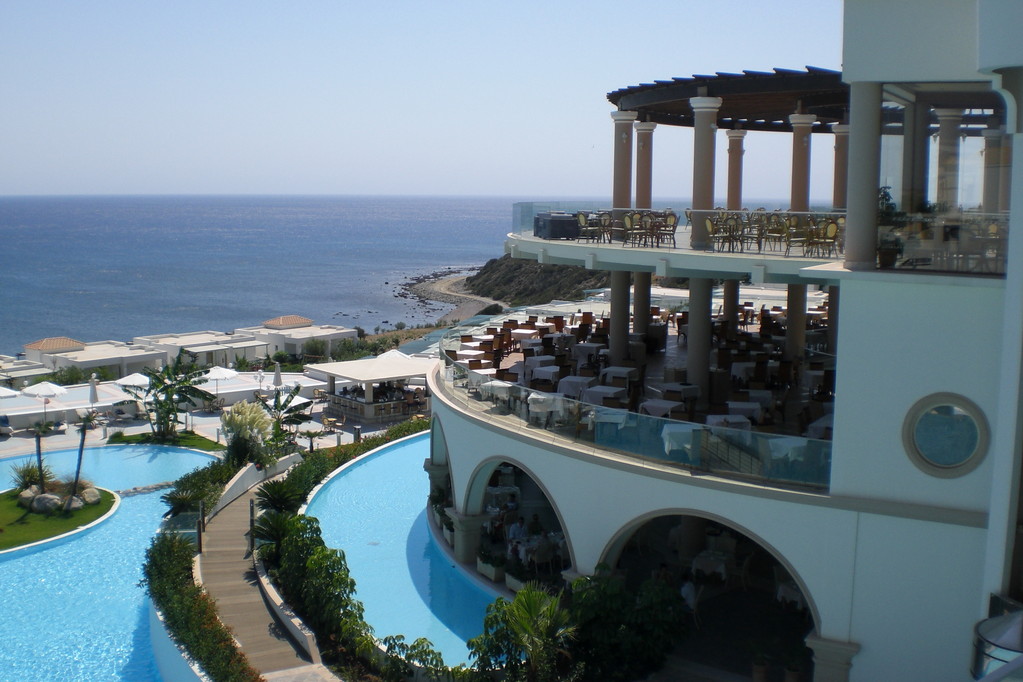 Lachania-Beach (Atrium Prestige Hotel & Spa): Hauptgebäude mit Restaurants