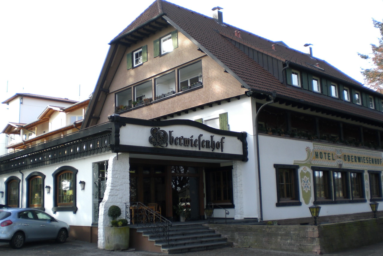 Eingangsbereich Hotel Oberwiesenhof, Freudenstädter Strasse 60, D-72297 Besenfeld - www.hotel-oberwiesenhof.de