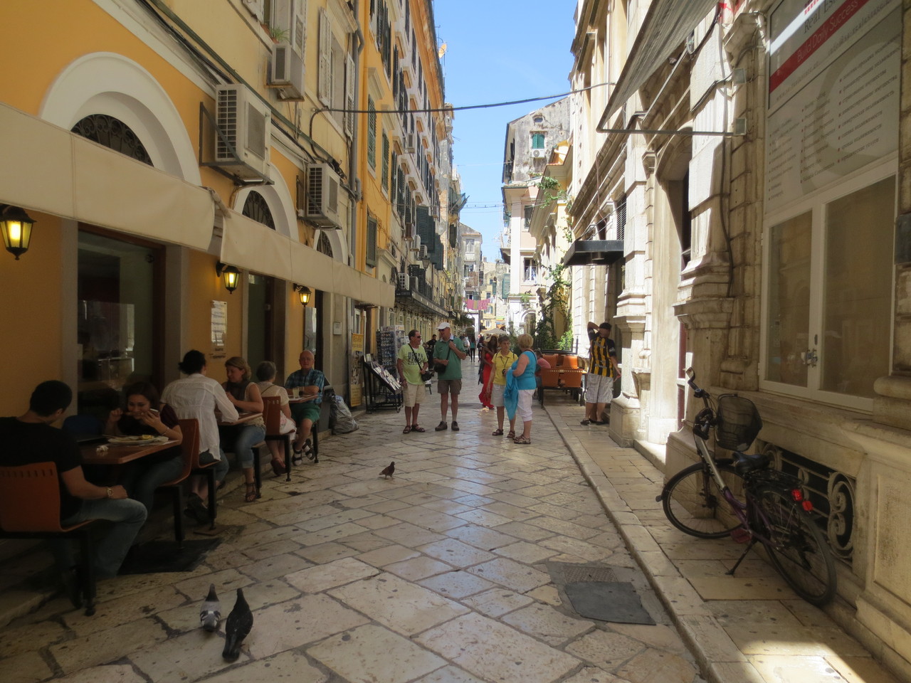 Inselhauptstadt Kerkyra auf Korfu. Ladenbummel und Stadtbesichtigung (auf eigene Faust)
