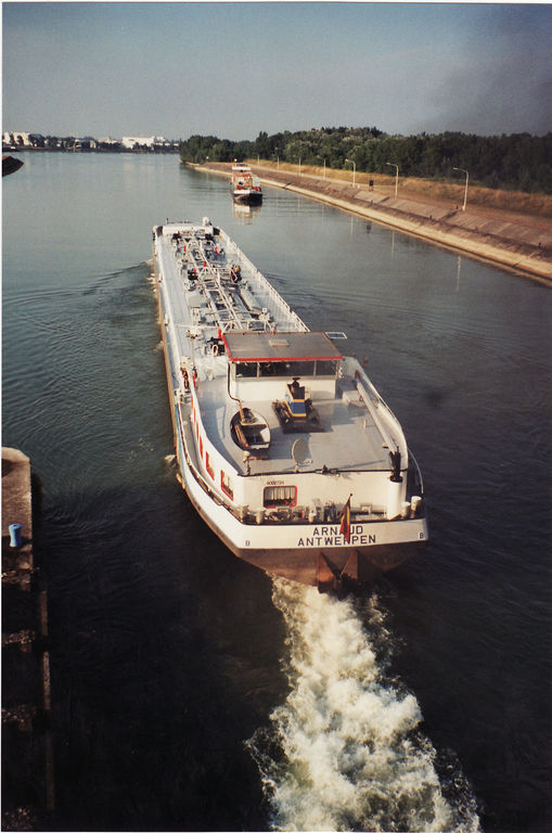 an der Rheinschleuse (auf französischem Boden)