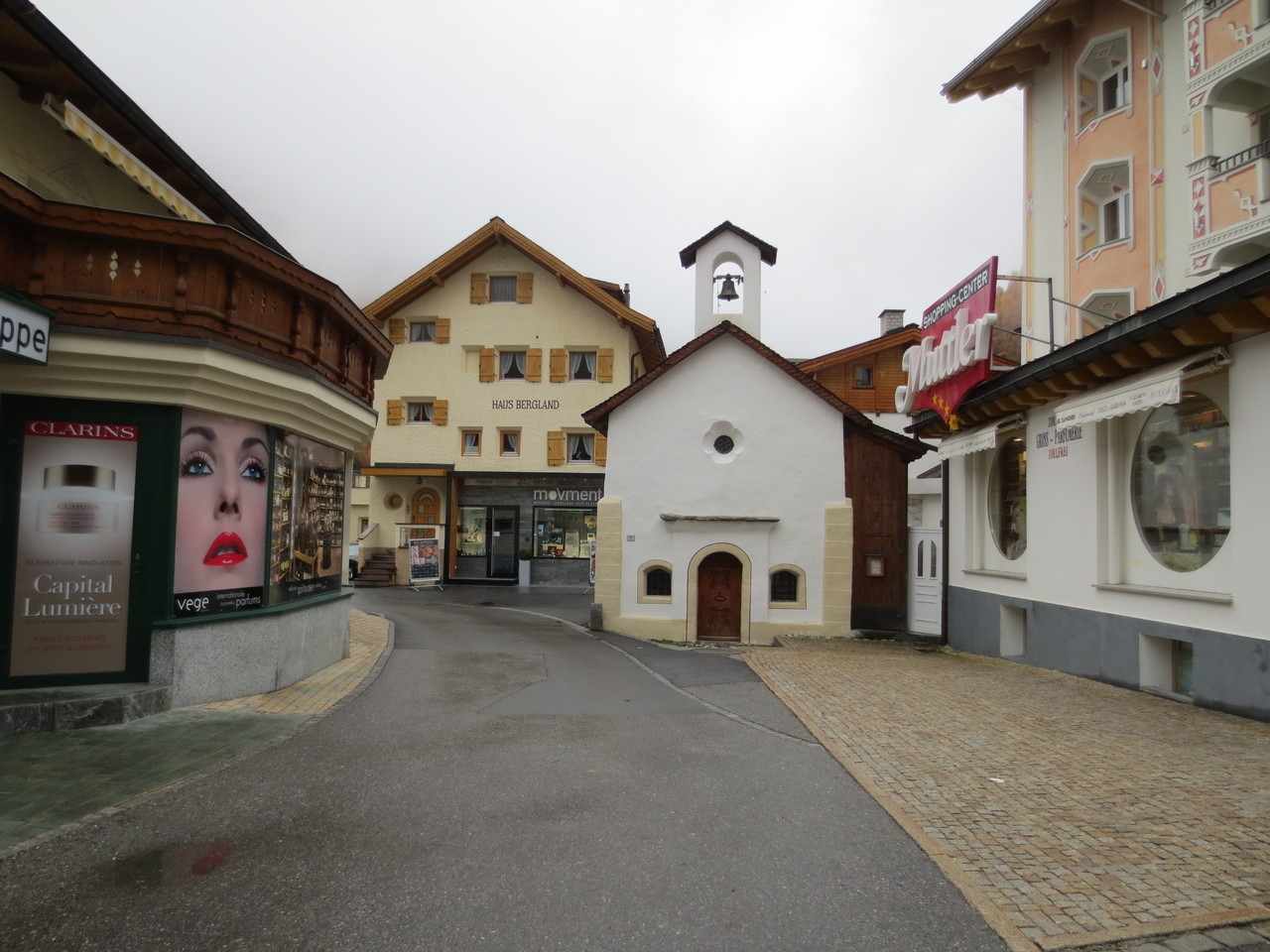 Impressionen aus Samnaun Dorf: Teil der Shopping-Meile