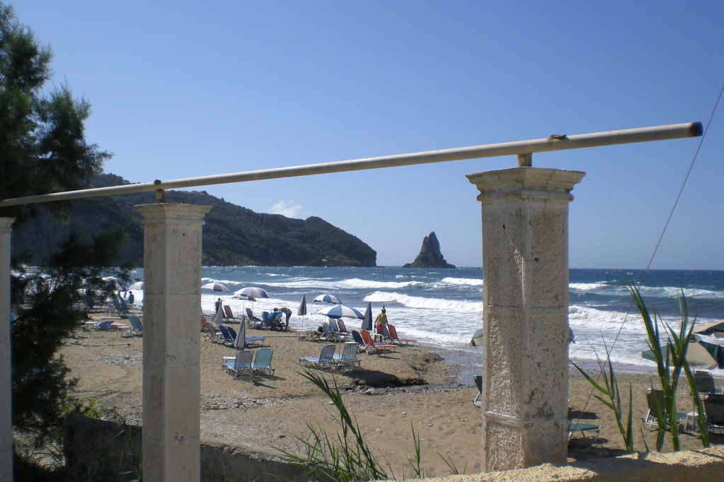 Verpflegungshalt in einer Strand-Taverne in Agios Gordis