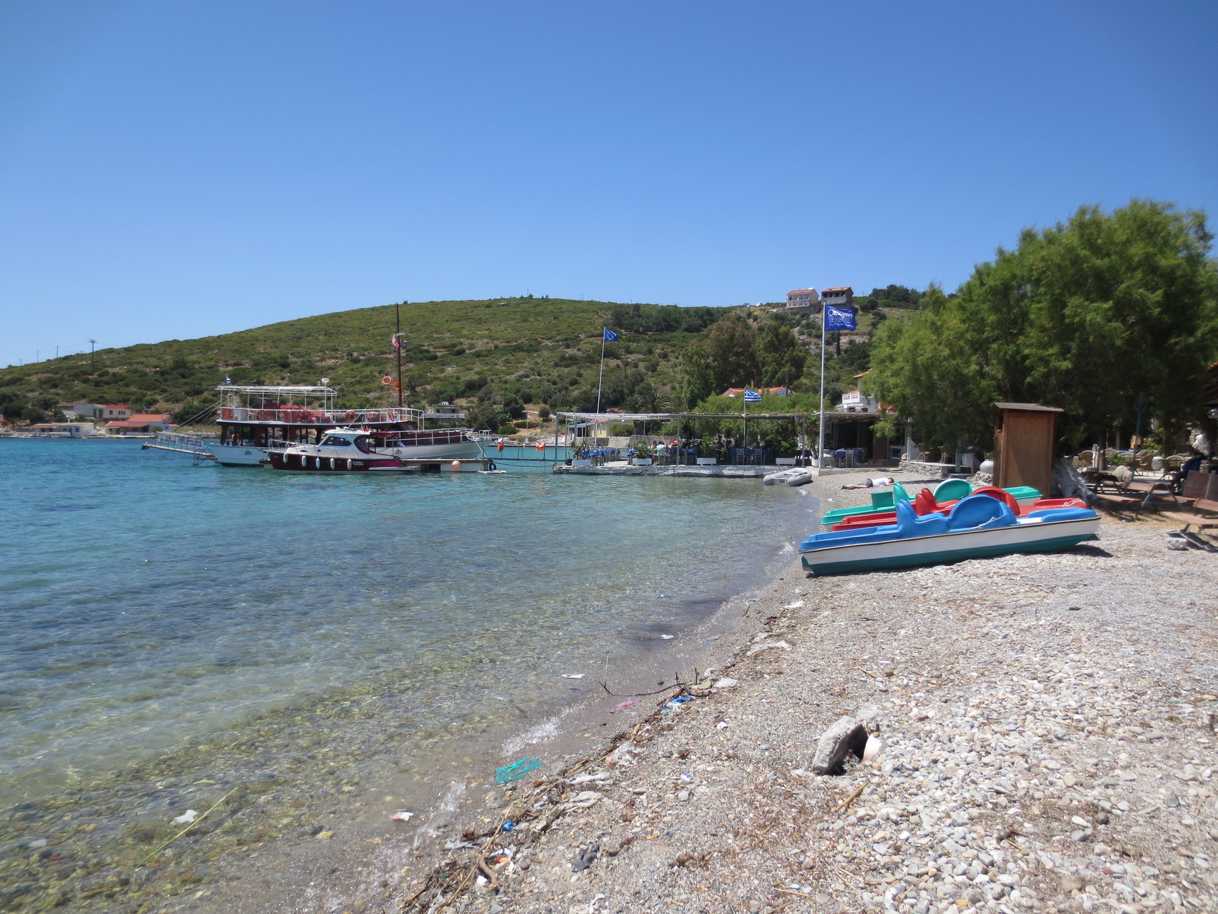 Possidonio.., äusserer Südosten von Samos. Winziger Küstenweiler mit perfekt gelegener Taverne