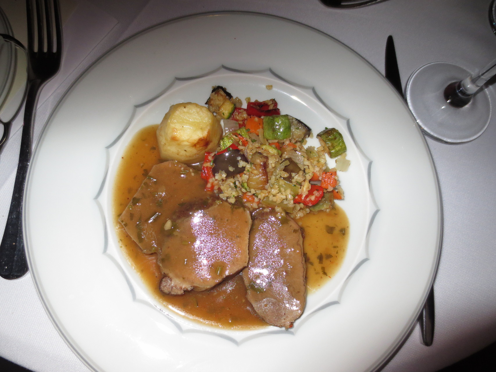 Pythagorio, Proteas Blu Ressort (unsere Ferienresidenz). Hochzeitsessen auf griechisch..., im Bild: Corfiot's Soffritto (Korfutypisches Gericht venezianischen Ursprungs)