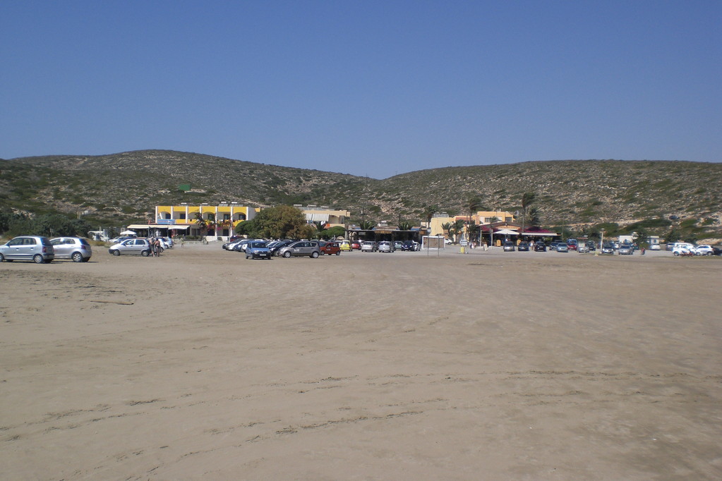 Südzipfel der Insel "Oros"; Blick auf die Verpflegungsanlagen von "Oros" ("Oros-Beach")