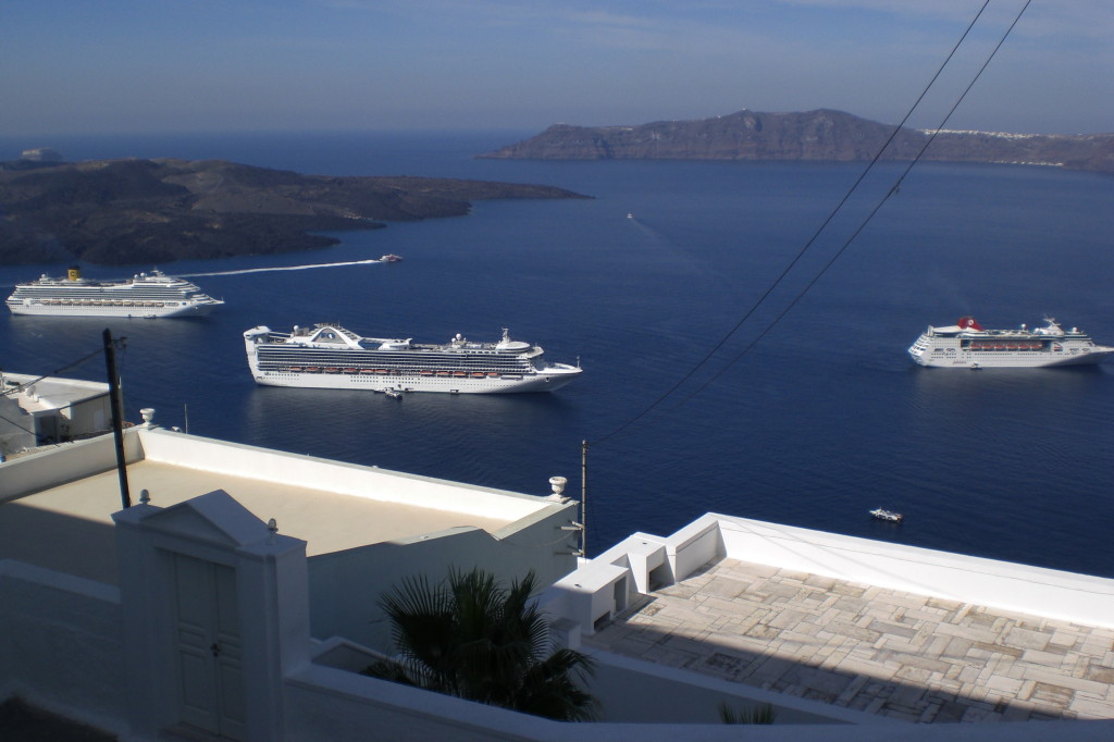 Blick von Fira aus (Hauptort der Insel) gegen Südwesten