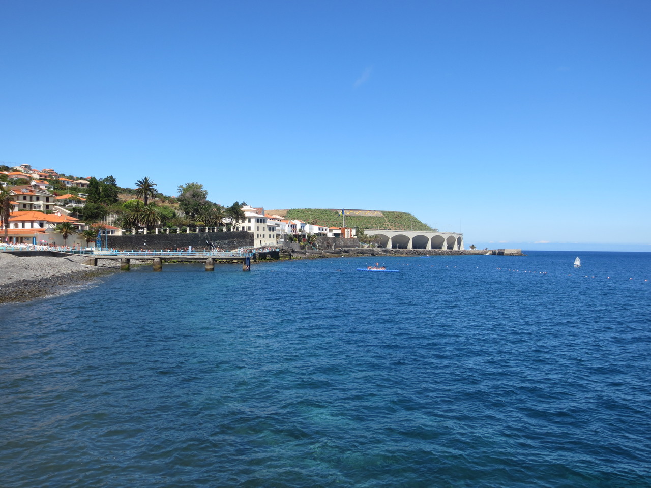 Impressionen aus der Küstengegend von Santa Cruz, Madeira (Südosten der Insel).