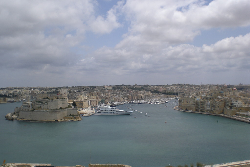 Insel Malta: Hauptstadt Valletta - Blick auf einen Teil der Einfahrt in den Grand Harbour