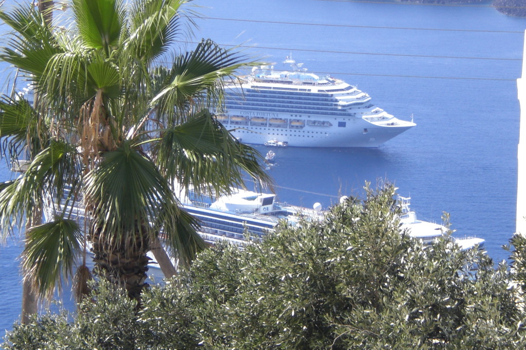 Fira (Hauptort der Insel)