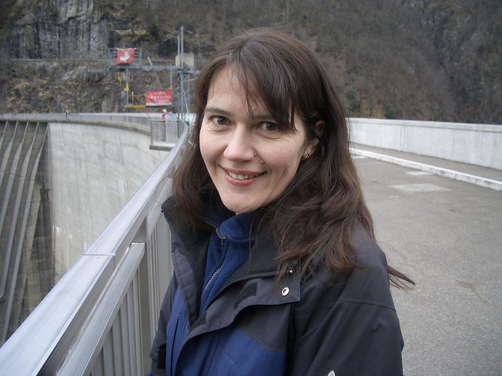 Suzi auf dem Staudamm Selvatica oberhalb von Gordola (220 m ü M)