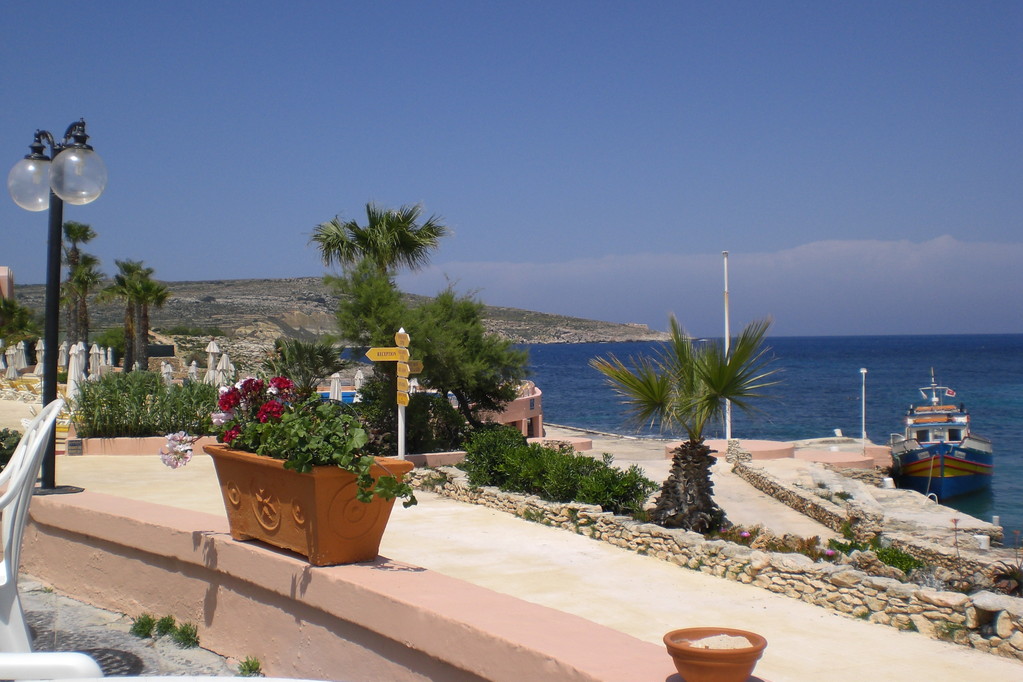 Insel Comino: St. Nicholas Bay (hier inmitten des Privatterrains des Hotel Comino; einziges Hotel auf der Insel)