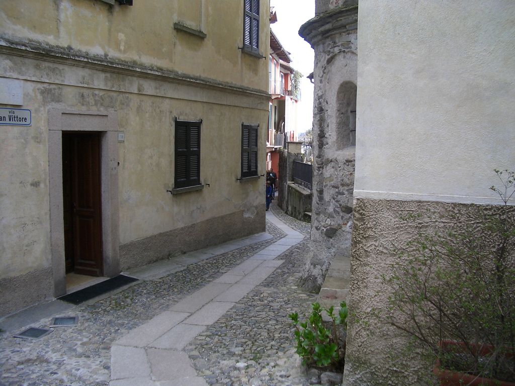 Blick auf eine Seitengasse der kleinen Insel (vom Zentrum aus)