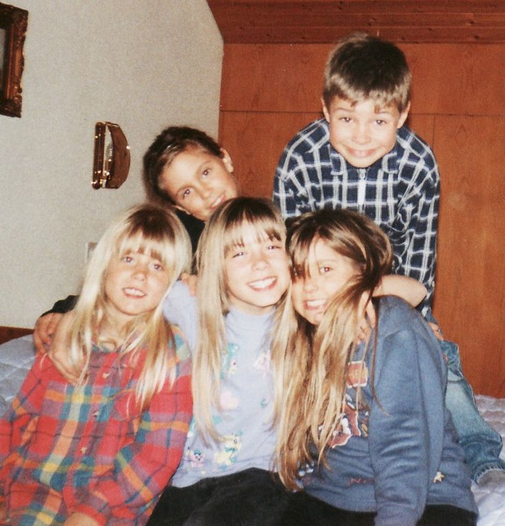 v.l.n.r.: Cousine Tamina, Cristiana, Cousine Samira, Giorgio (o.) und Michela