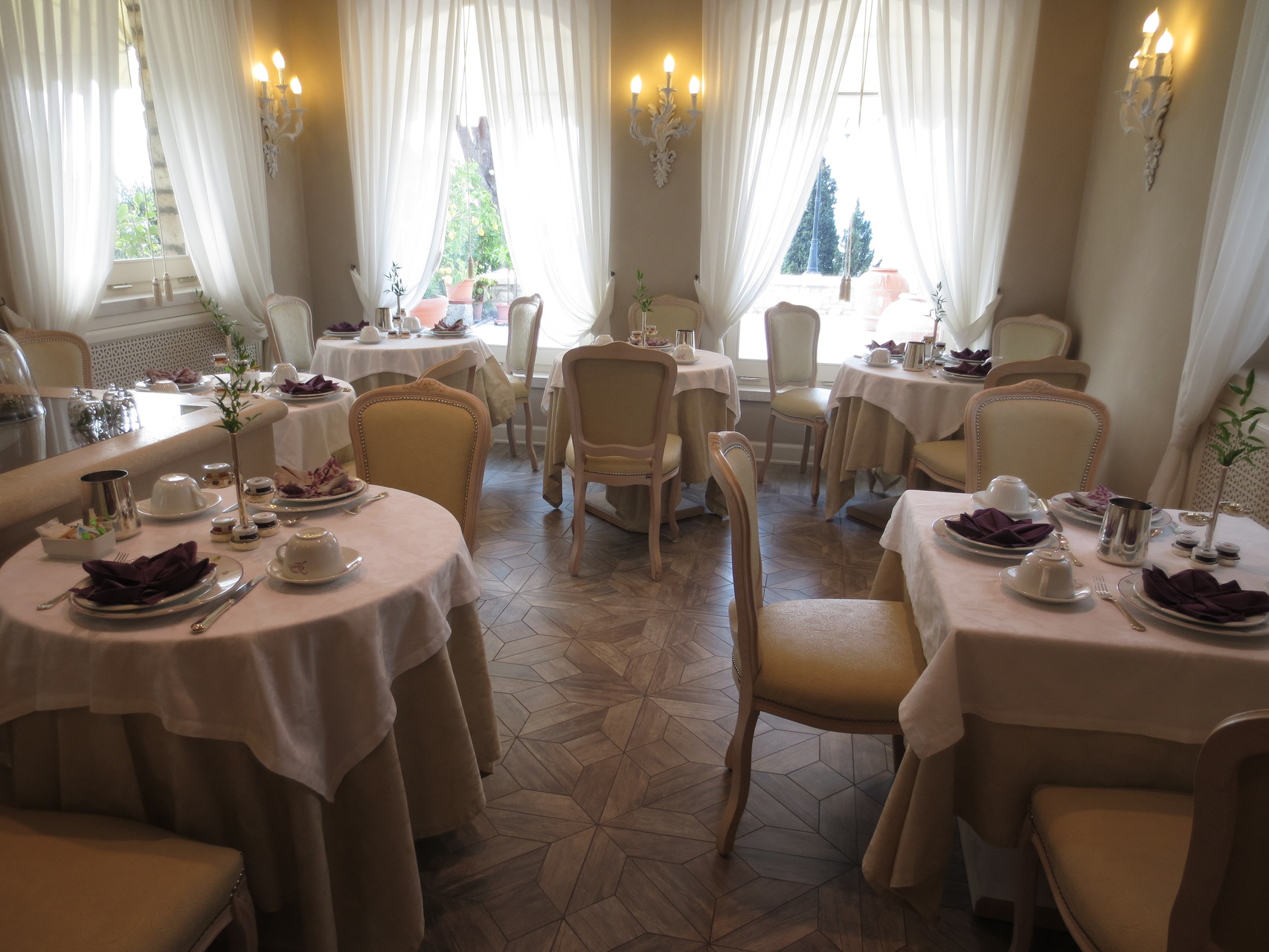 Gardone Riviera - Hotel Villa Florida: Frühstück in herrlicher Umgebung. Nettes, zuvorkommendes Personal und mit Liebe zubereitete Cappuccino's runden den Aufenthalt perfekt ab. Einfach toll!