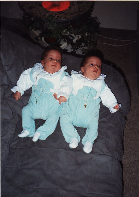 Cristiana (r.) und Michela (l.) 3. Lebensmonat