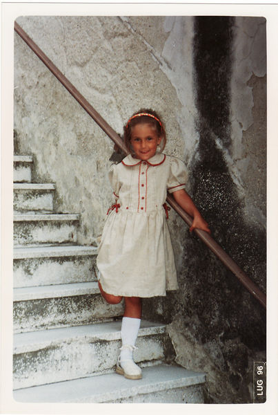 Cristiana auf der Haustreppe