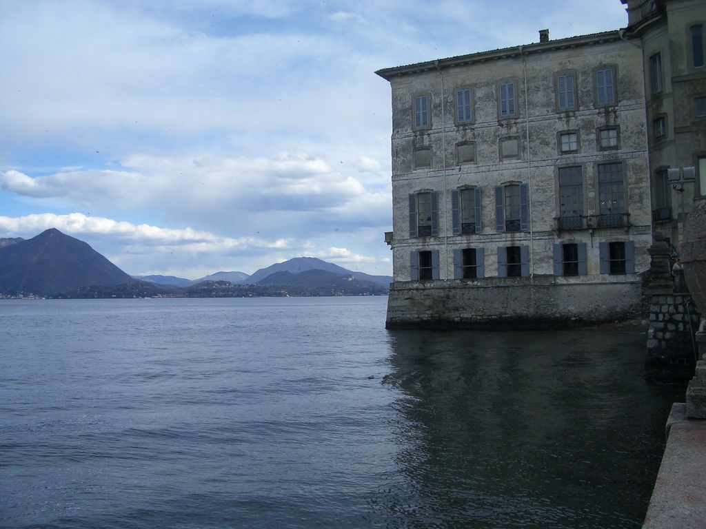 ...das in's Wasser reichende Herrschaftshaus