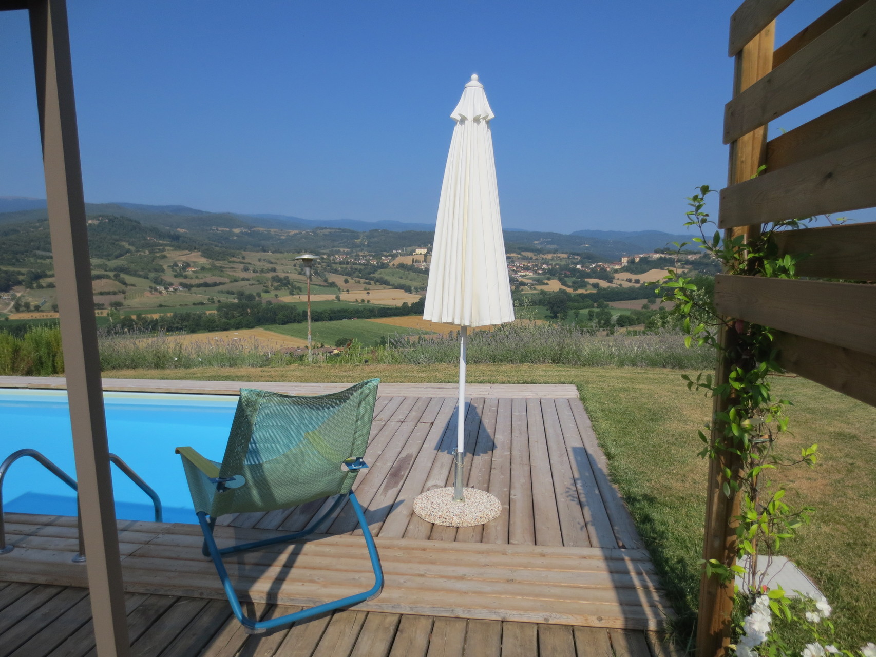Unsere Ferienvilla im Casentino-Tal (Toscana): Hauseigenes, privates Schwimmbecken mit Blick auf die Schöheit des Casentino-Tals