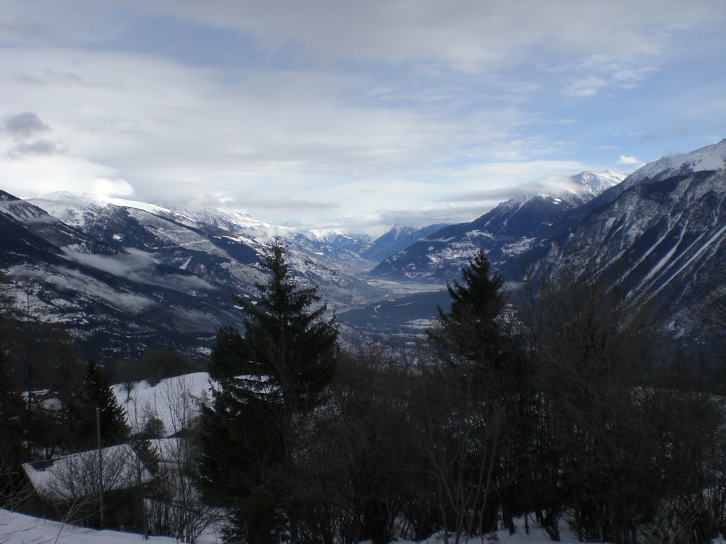 leicht unterhalb von Crans Montana; Blick auf's Oberwallis
