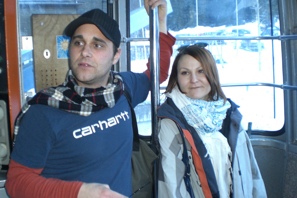 Philipp und Sabrina - mit dem Team auf dem Weg zur Bergstation Engstligenalp