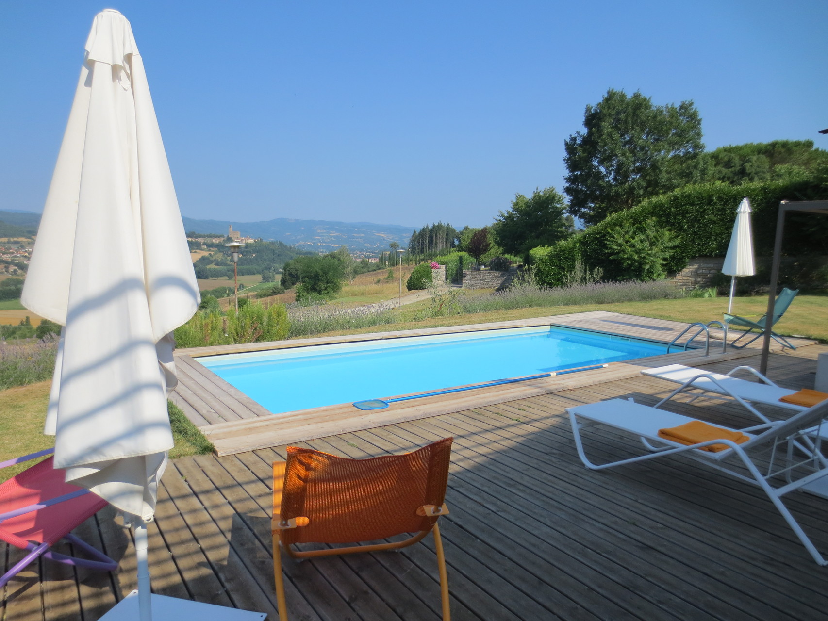Unsere Ferienvilla im Casentino-Tal (Toscana): Hauseigenes, privates Schwimmbecken mit Blick auf die Schöheit des Casentino-Tals