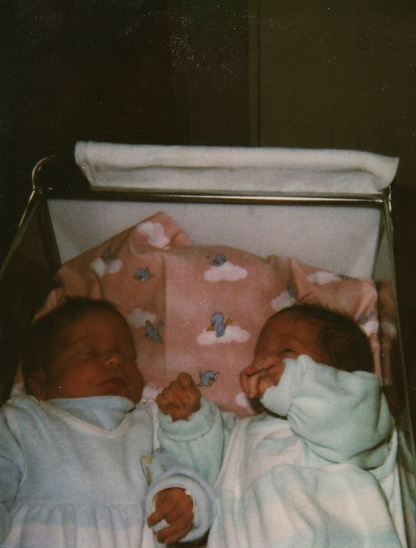 Cristiana (l.) und Michela (r.) 3 Tage nach der Geburt