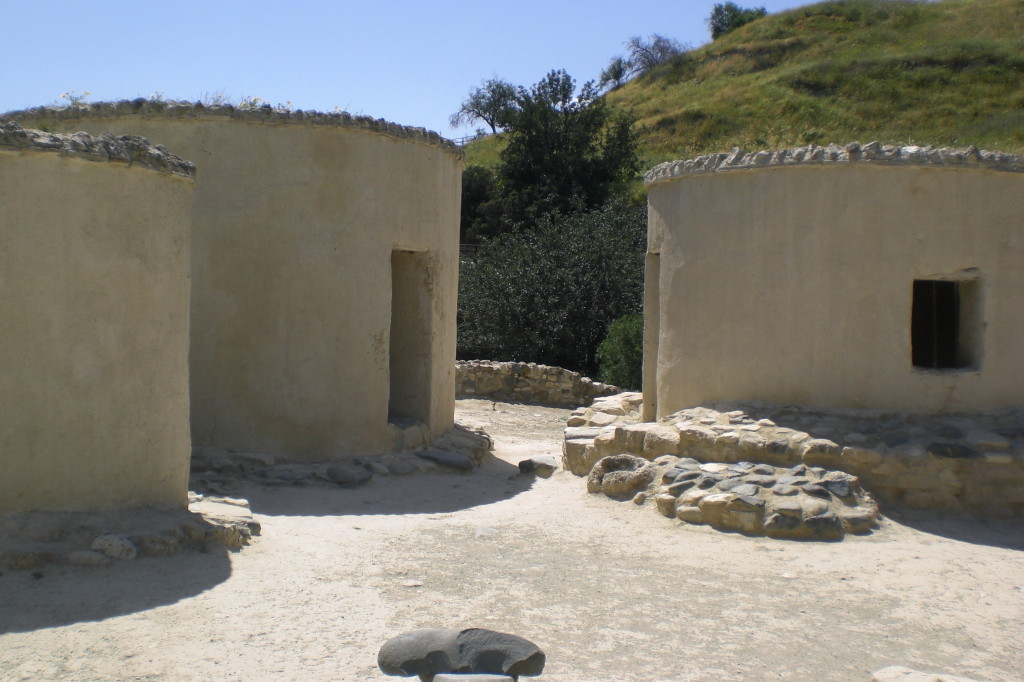 Die besterhaltene von  rund 50 für die Jungsteinzeit nachweisbaren Siedlungen auf Zypern (ca. 8000 Jahre alt)