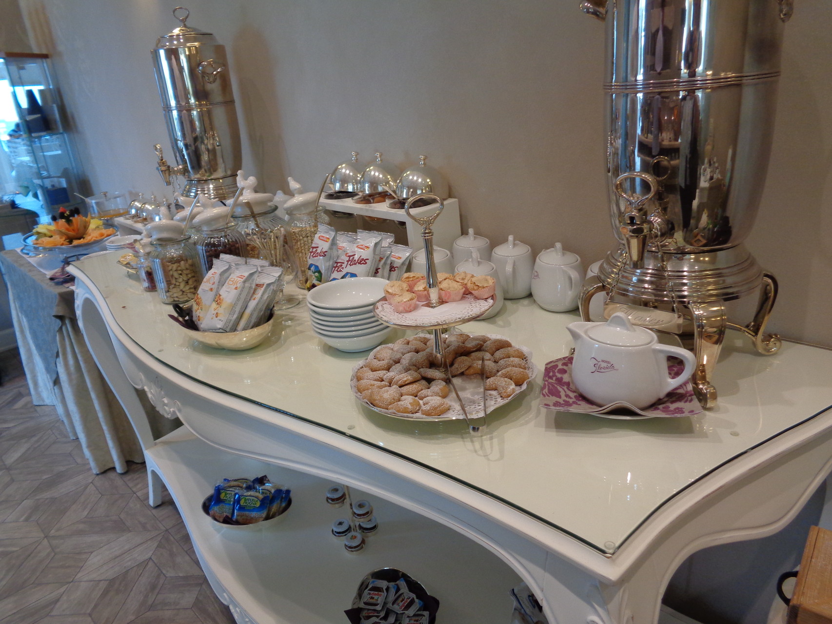 Gardone Riviera - Hotel Villa Florida: Frühstück in herrlicher Umgebung. Nettes, zuvorkommendes Personal und mit Liebe zubereitete Cappuccino's runden den Aufenthalt perfekt ab. Einfach toll!